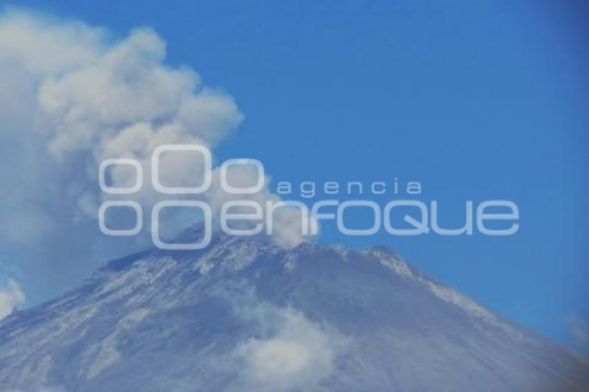 VOLCÁN POPOCATÉPETL . FUMAROLA