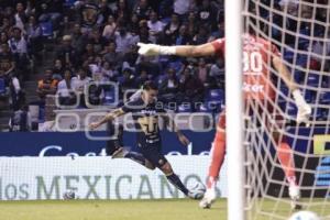 FÚTBOL . CLUB PUEBLA VS PUMAS