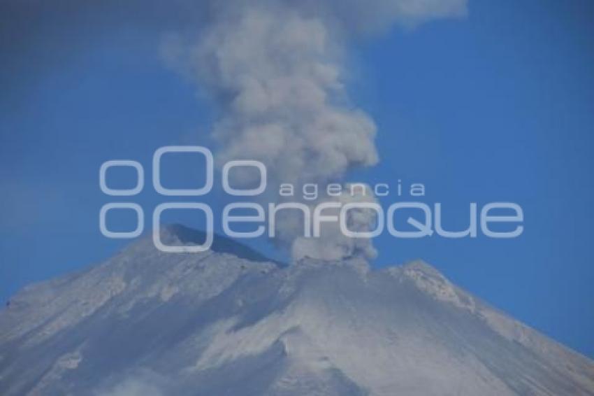 VOLCÁN POPOCATÉPETL . FUMAROLA