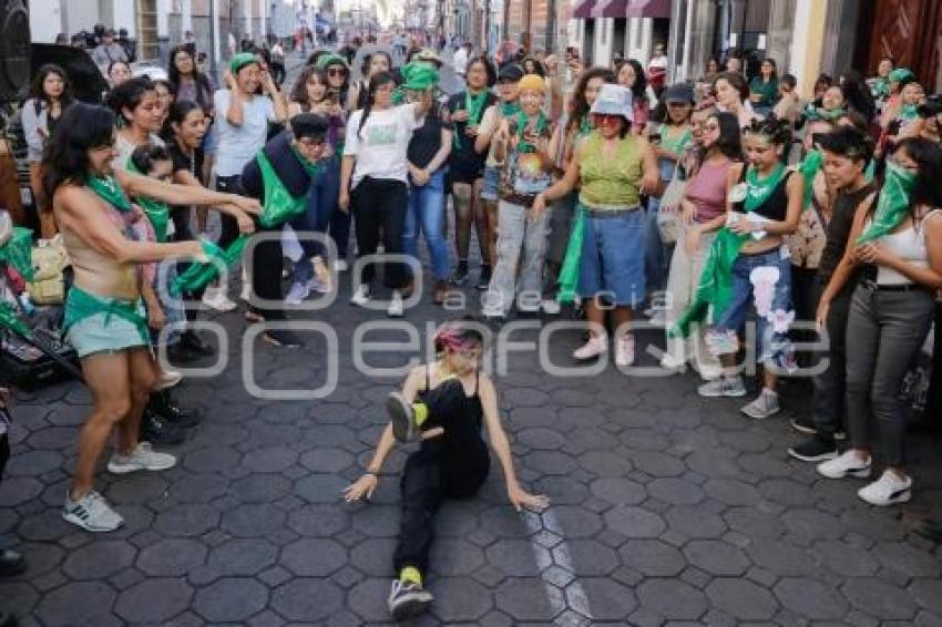 CONGRESO . BAILONGO ABORTISTA