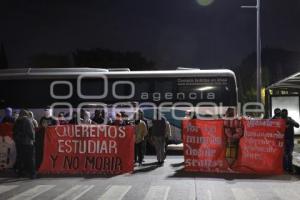 MANIFESTACIÓN . NORMALISTAS