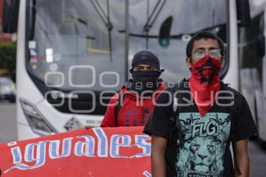 MANIFESTACIÓN . NORMALISTAS