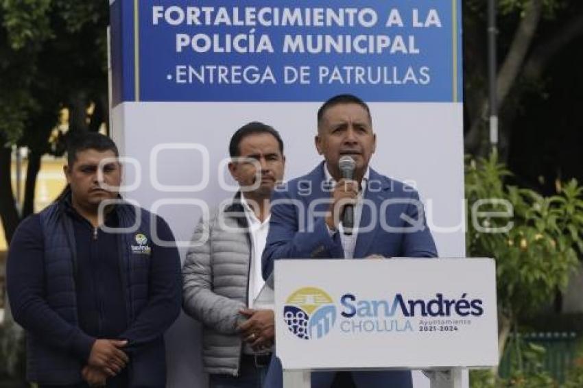 SAN ANDRÉS CHOLULA . ENTREGA DE PATRULLAS