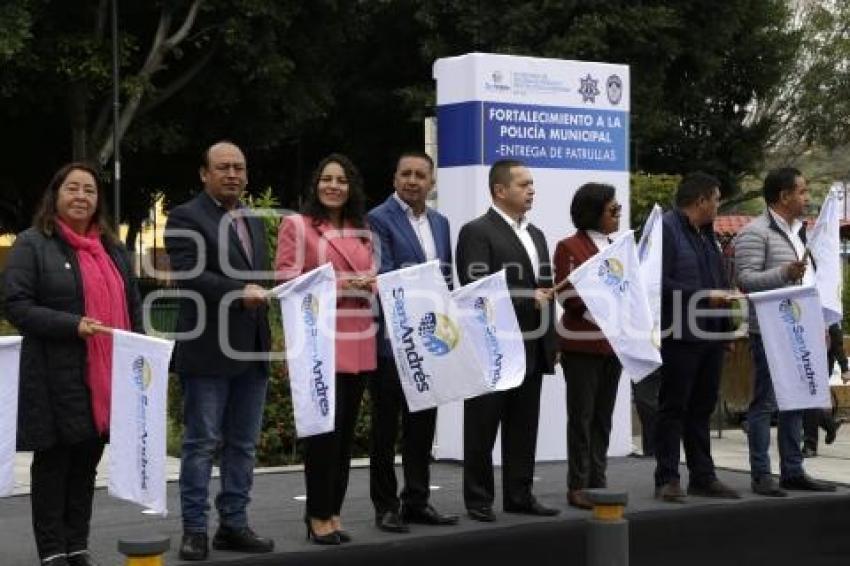 SAN ANDRÉS CHOLULA . ENTREGA DE PATRULLAS