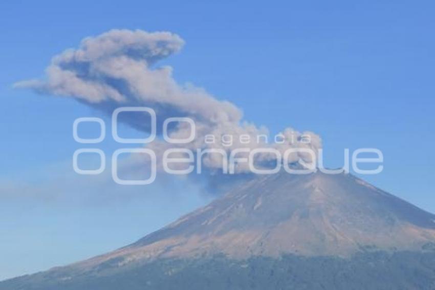 VOLCÁN POPOCATÉPETL . FUMAROLA