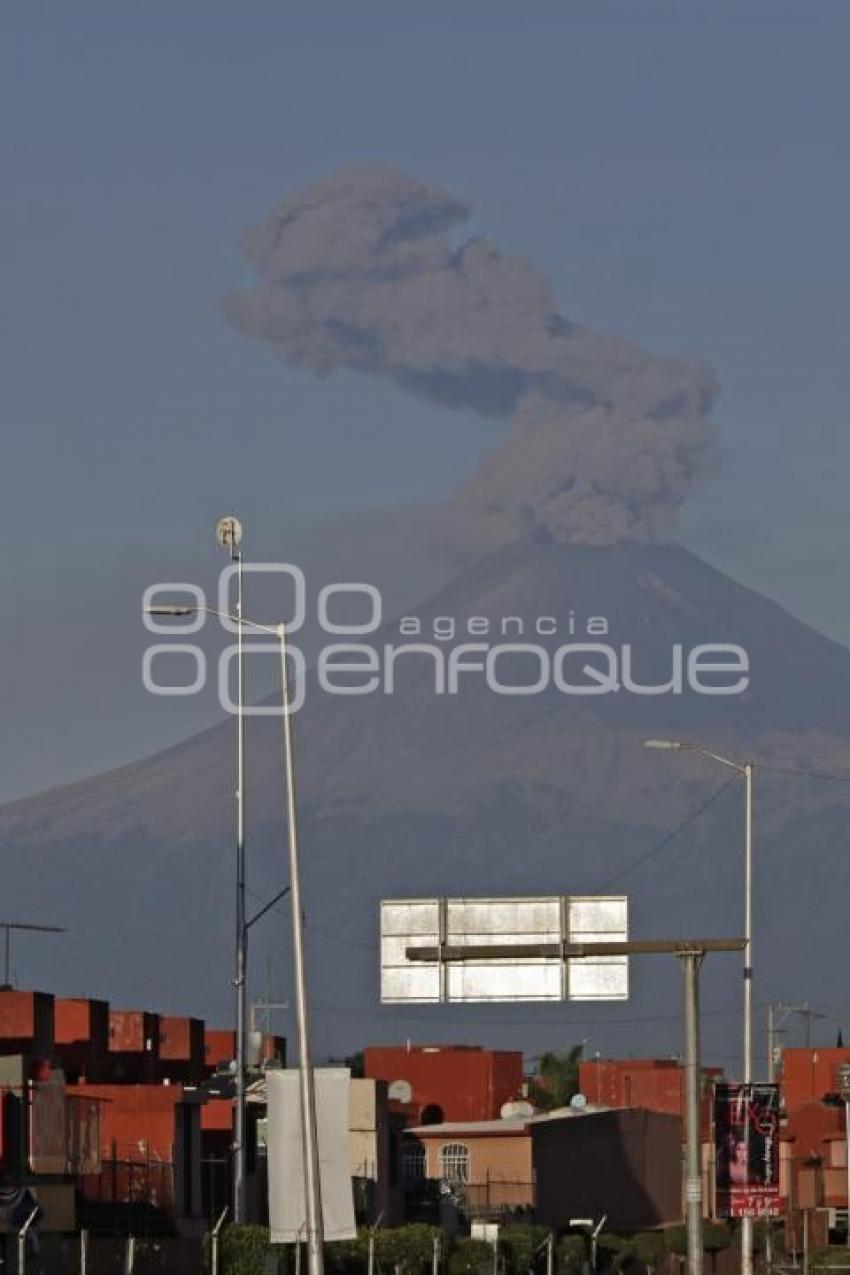 VOLCÁN POPOCATÉPETL . FUMAROLA