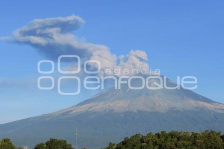 VOLCÁN POPOCATÉPETL . FUMAROLA