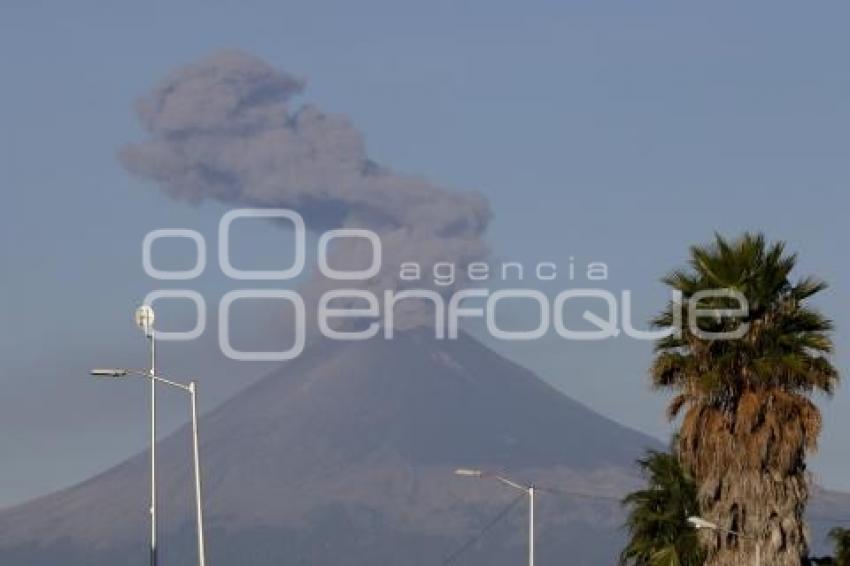 VOLCÁN POPOCATÉPETL . FUMAROLA