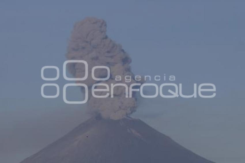 VOLCÁN POPOCATÉPETL . FUMAROLA