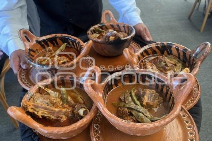 TEHUACÁN . MOLE DE CADERAS