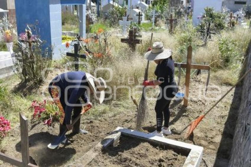 TLAXCALA . LIMPIEZA PANTEÓN