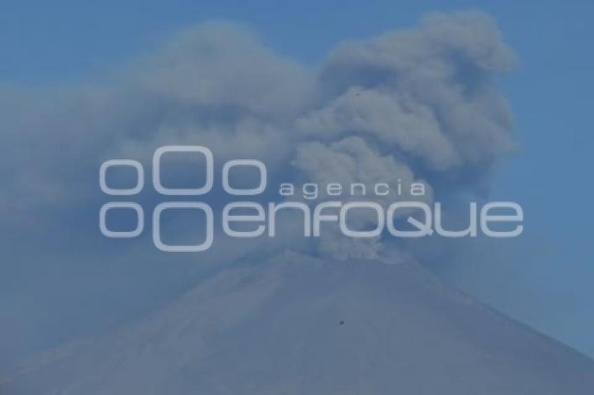 VOLCÁN POPOCATÉPETL . FUMAROLA