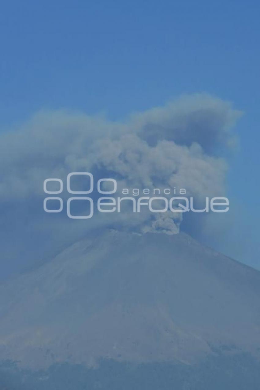 VOLCÁN POPOCATÉPETL . FUMAROLA