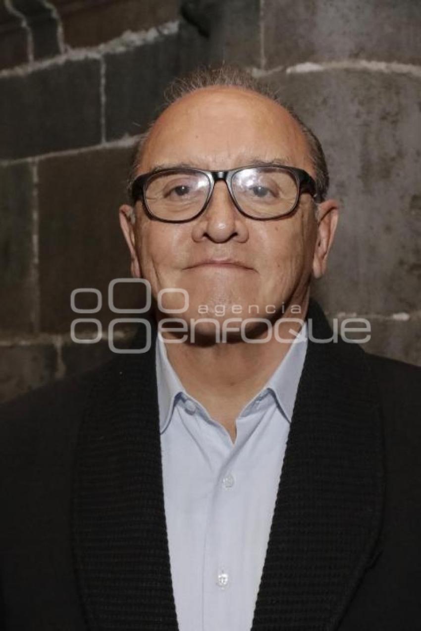 VÍCTOR HUGO ISLAS