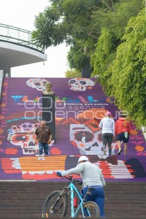 TLAXCALA . ESCALINATAS LOS HÉROES