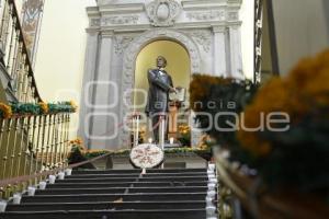 TLAXCALA . DÍA DE MUERTOS . OFRENDA