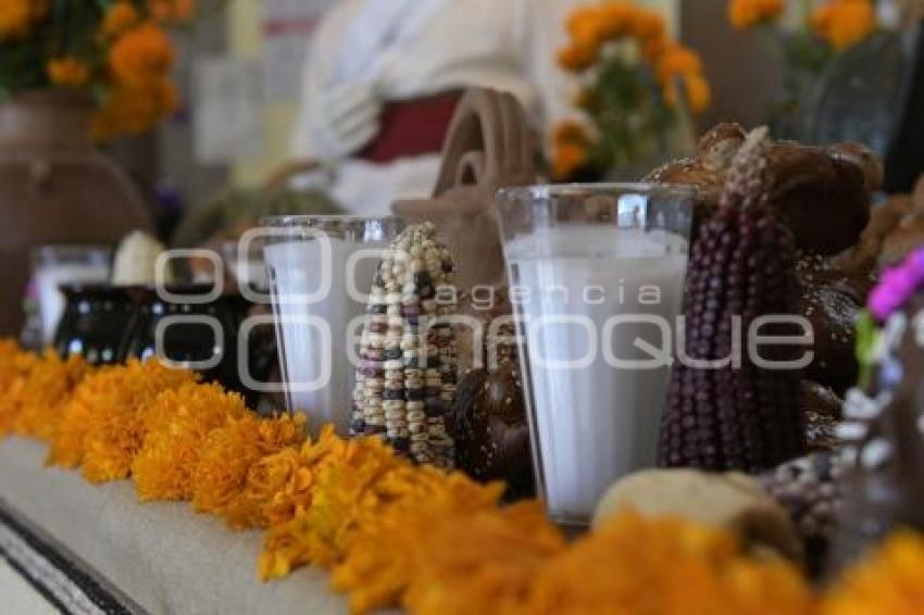 TLAXCALA . DÍA DE MUERTOS . OFRENDA