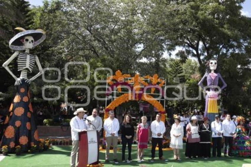 GOBIERNO . HUAQUECHULA . ALTARES