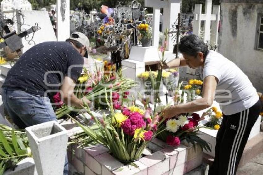 DÍA DE MUERTOS . PANTEÓN MUNICIPAL