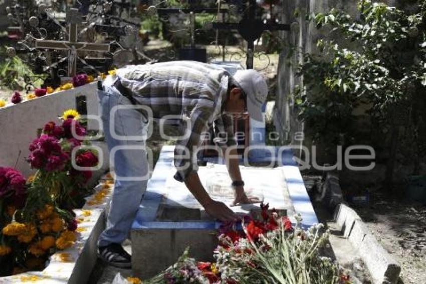 DÍA DE MUERTOS . PANTEÓN MUNICIPAL