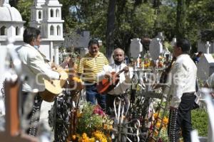 TLAXCALA . DÍA DE  MUERTOS . PANTEÓN