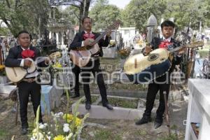 DÍA DE MUERTOS . PANTEÓN MUNICIPAL