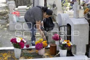 DÍA DE MUERTOS . PANTEÓN MUNICIPAL