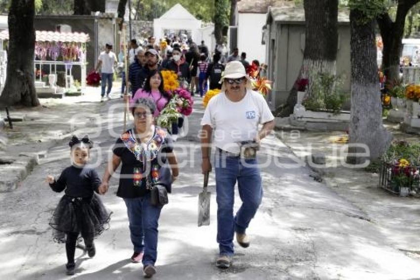 DÍA DE MUERTOS . PANTEÓN MUNICIPAL