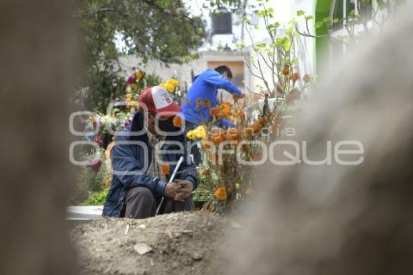 TLAXCALA . DÍA DE  MUERTOS . PANTEÓN