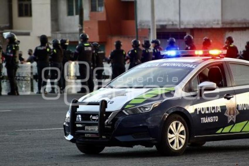 ENFRENTAMIENTO COMERCIANTES . POLICÍA