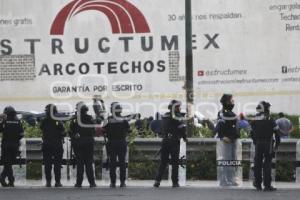 ENFRENTAMIENTO COMERCIANTES . POLICÍA