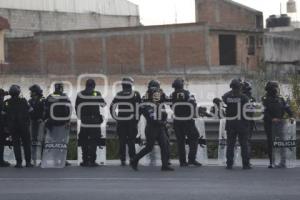 ENFRENTAMIENTO COMERCIANTES . POLICÍA