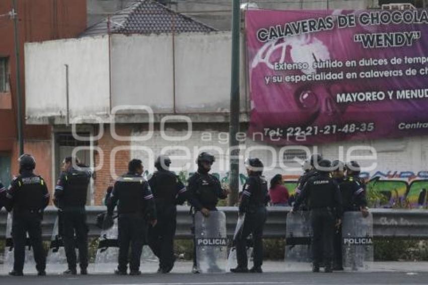 ENFRENTAMIENTO COMERCIANTES . POLICÍA