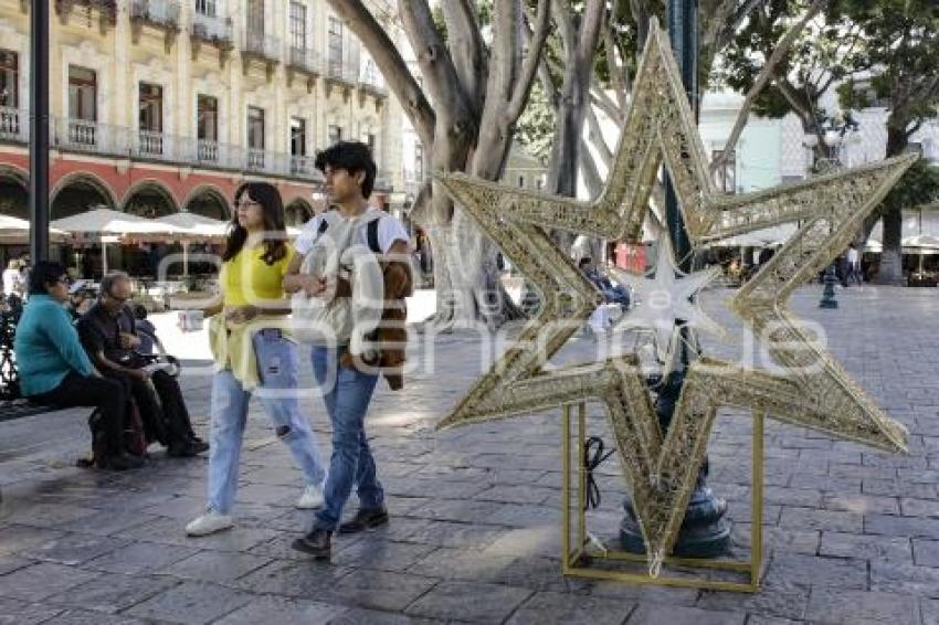 ZÓCALO . ADORNOS NAVIDEÑOS