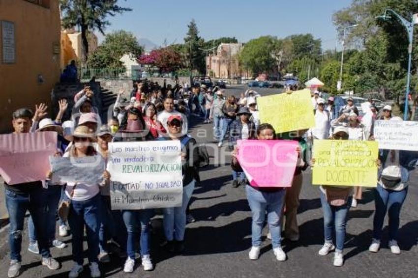 MANIFESTACIÓN . DOCENTES