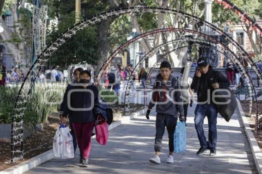 ZÓCALO . ADORNOS NAVIDEÑOS