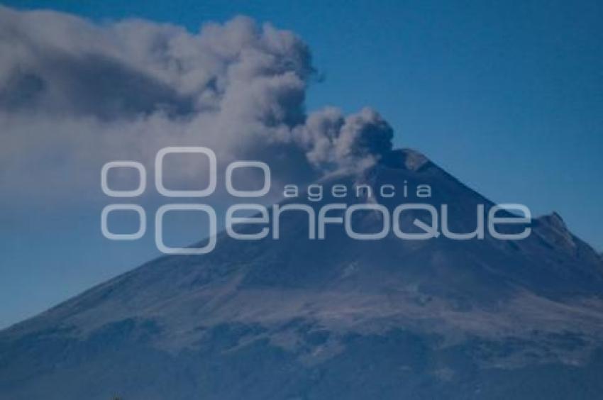 VOLCÁN POPOCATÉPETL . FUMAROLA