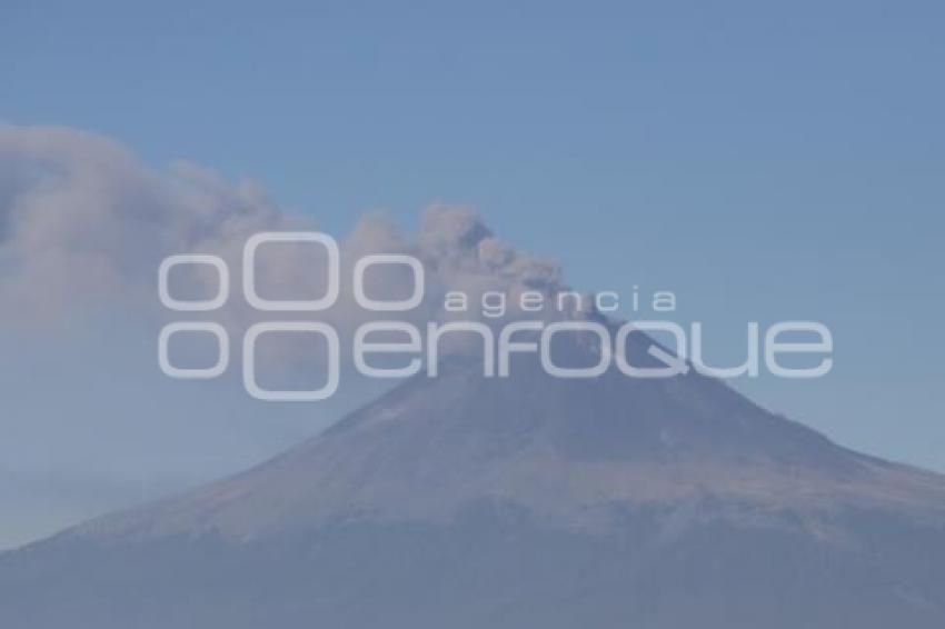 VOLCÁN POPOCATÉPETL . FUMAROLA