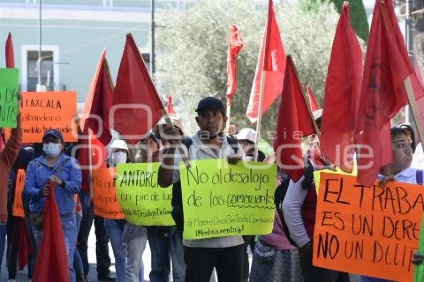 TLAXCALA . MANIFESTACIÓN . AMBULANTES