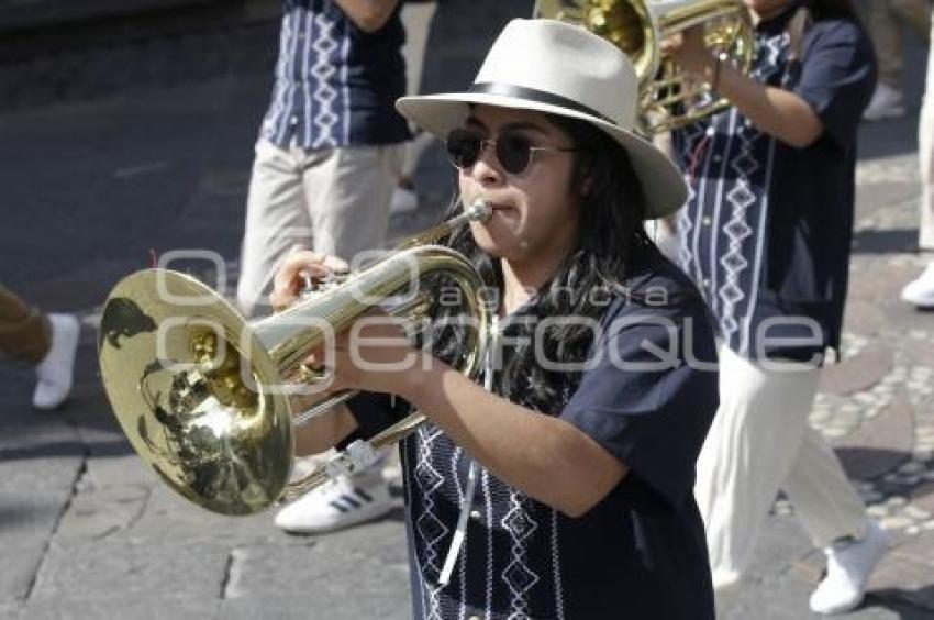 DESFILE . REVOLUCIÓN MEXICANA