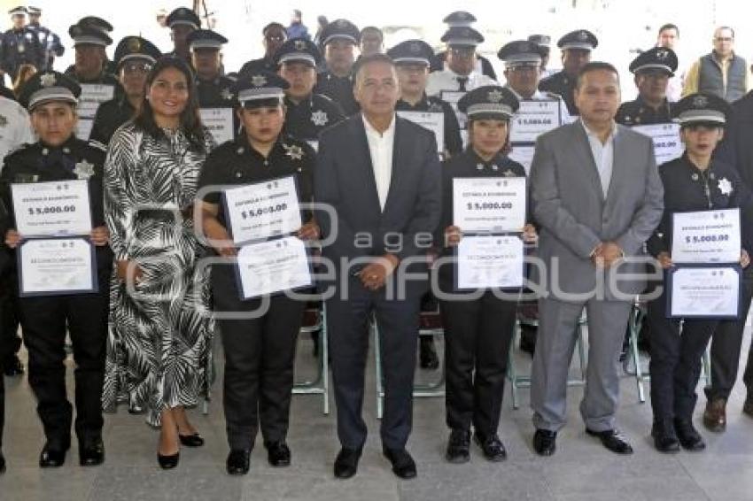 SAN ANDRÉS CHOLULA . PREMIO AL POLICÍA