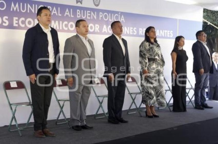 SAN ANDRÉS CHOLULA . PREMIO AL POLICÍA