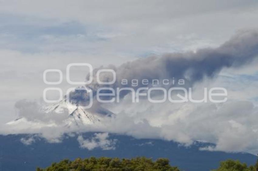 VOLCÁN POPOCATÉPETL . FUMAROLA