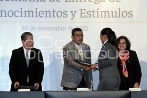 PGE . ENTREGA RECONOCIMIENTOS