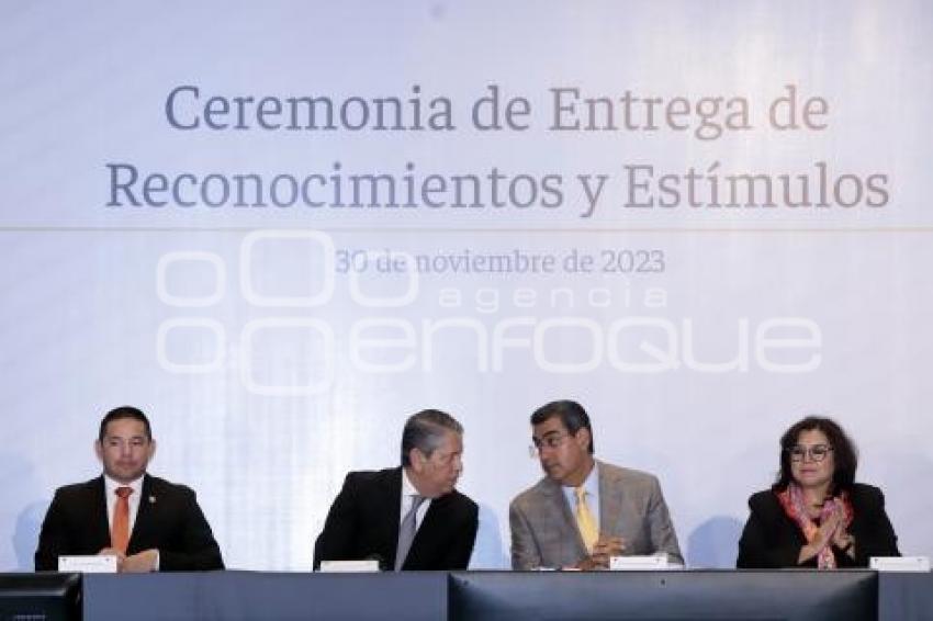 PGE . ENTREGA RECONOCIMIENTOS