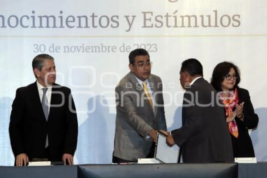 PGE . ENTREGA RECONOCIMIENTOS