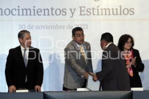 PGE . ENTREGA RECONOCIMIENTOS