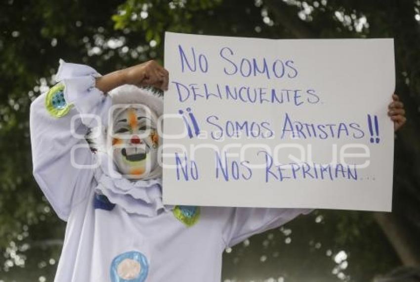 MANIFESTACIÓN . PAYASOS