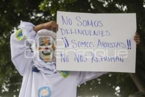 MANIFESTACIÓN . PAYASOS
