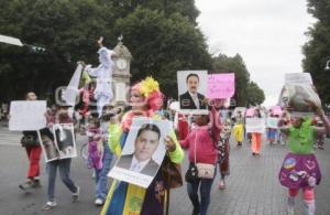 MANIFESTACIÓN . PAYASOS